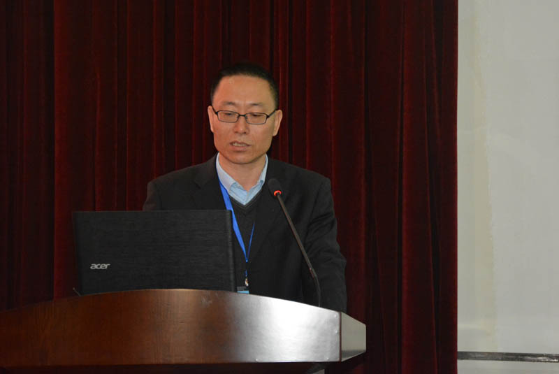 西安特锐德智能充电技术有限公司裴进才总经理做报告 西安交通大学管理学院教授王能民教授做了《企业绿色增长模式与价值链重构》的报告。围绕提升本土企业“创新”驱动能力主题,探索“绿色”与“增长”的协同发展机制与体系,推动企业增长模式的绿色转型。在他的研究中,充分考虑了本土企业的特征,融合了企业经营环境和计划技术变化,具体对企业绿色增长模式的内涵特征与演变规律、价值链重构整体框架与决策优化、绿色增长模式与价值链重构的驱动因素与协调机制,以及